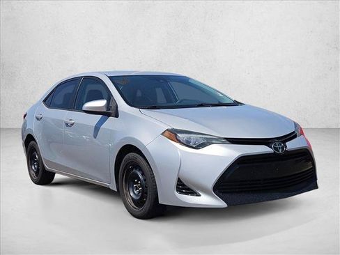 Used 2017 Toyota Corolla LE w/ Carpet Mat Package (TMS) FWD image 3