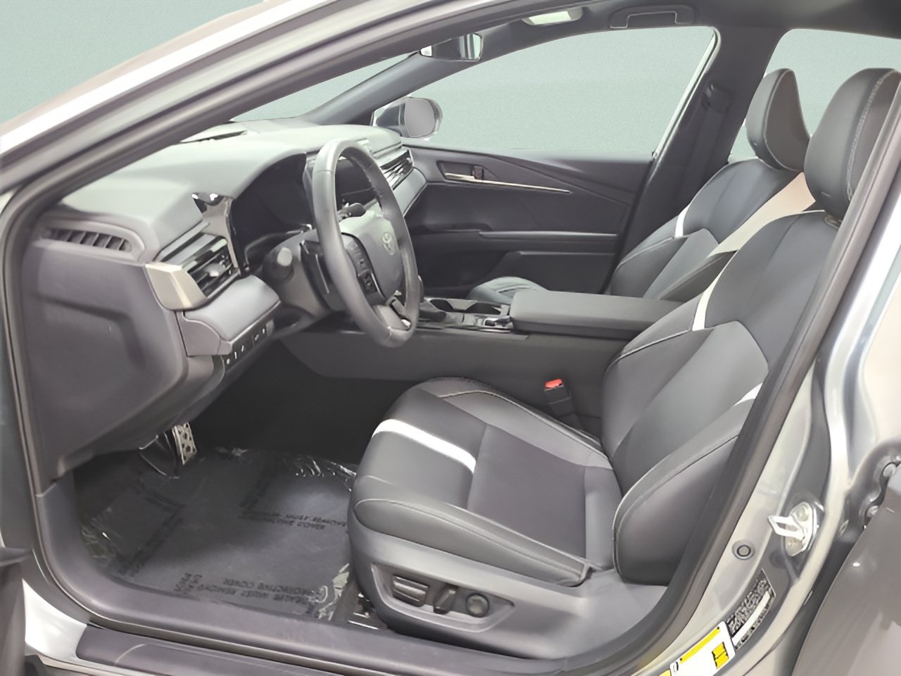 Used 2025 Toyota Camry SE FWD image 17