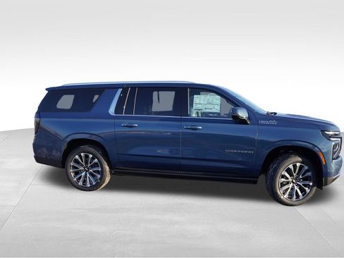 New 2026 Chevrolet Suburban High Country image 2