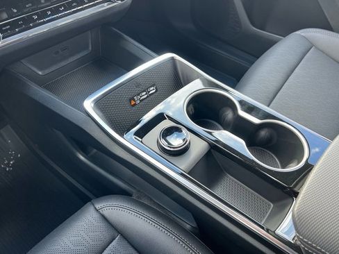 New 2026 Chevrolet Equinox LT w/ Convenience Package II image 11