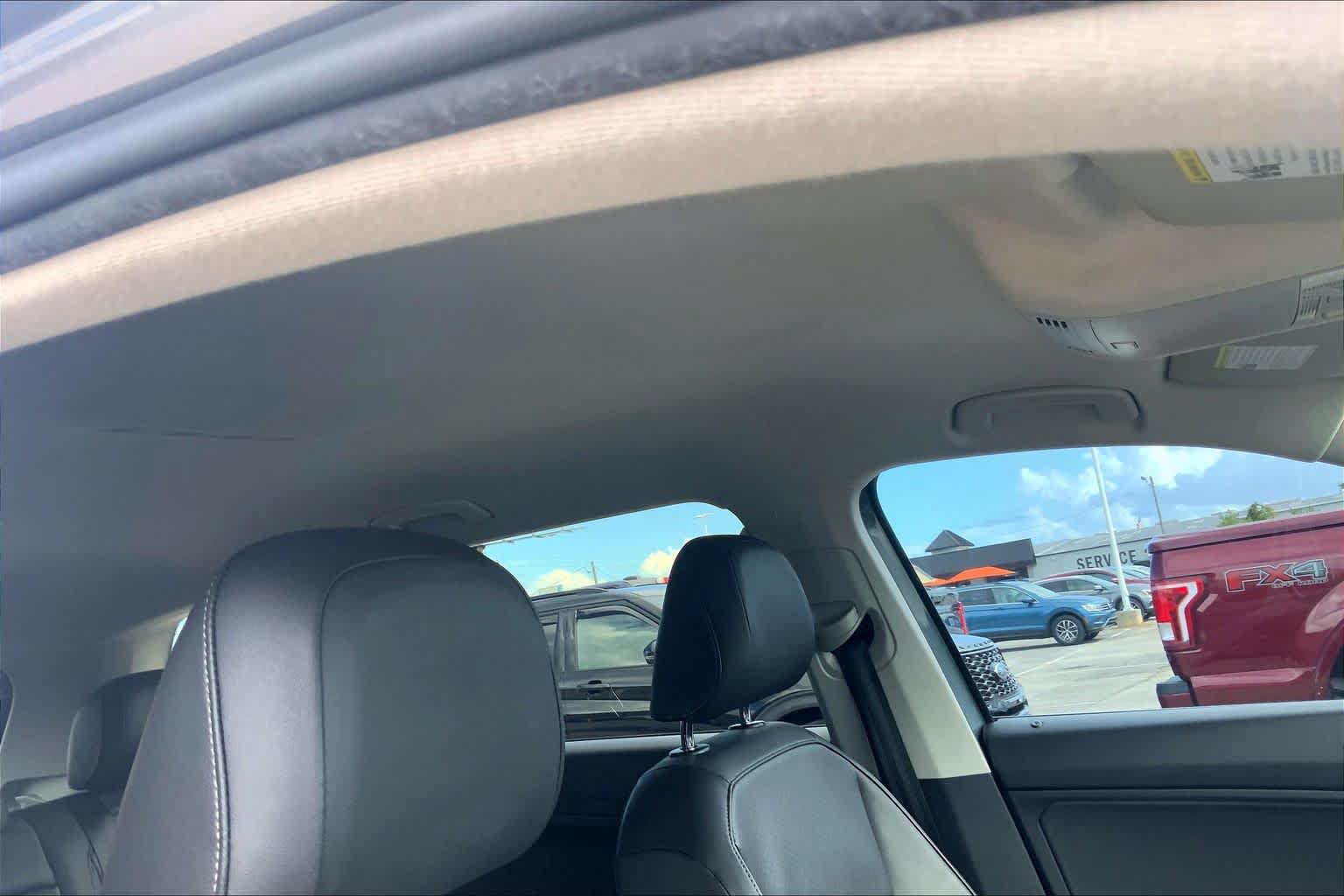 Used 2019 Volkswagen Tiguan SE AWD/4WD image 14