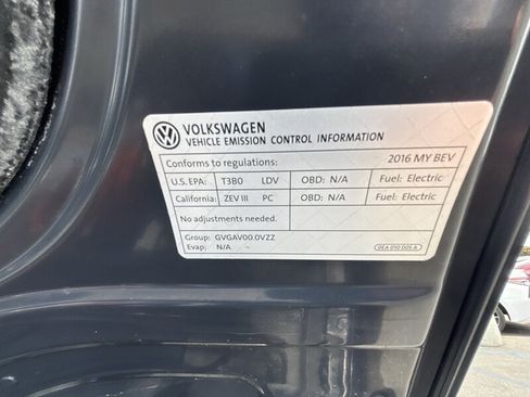 Used 2016 Volkswagen e-Golf SE FWD image 17