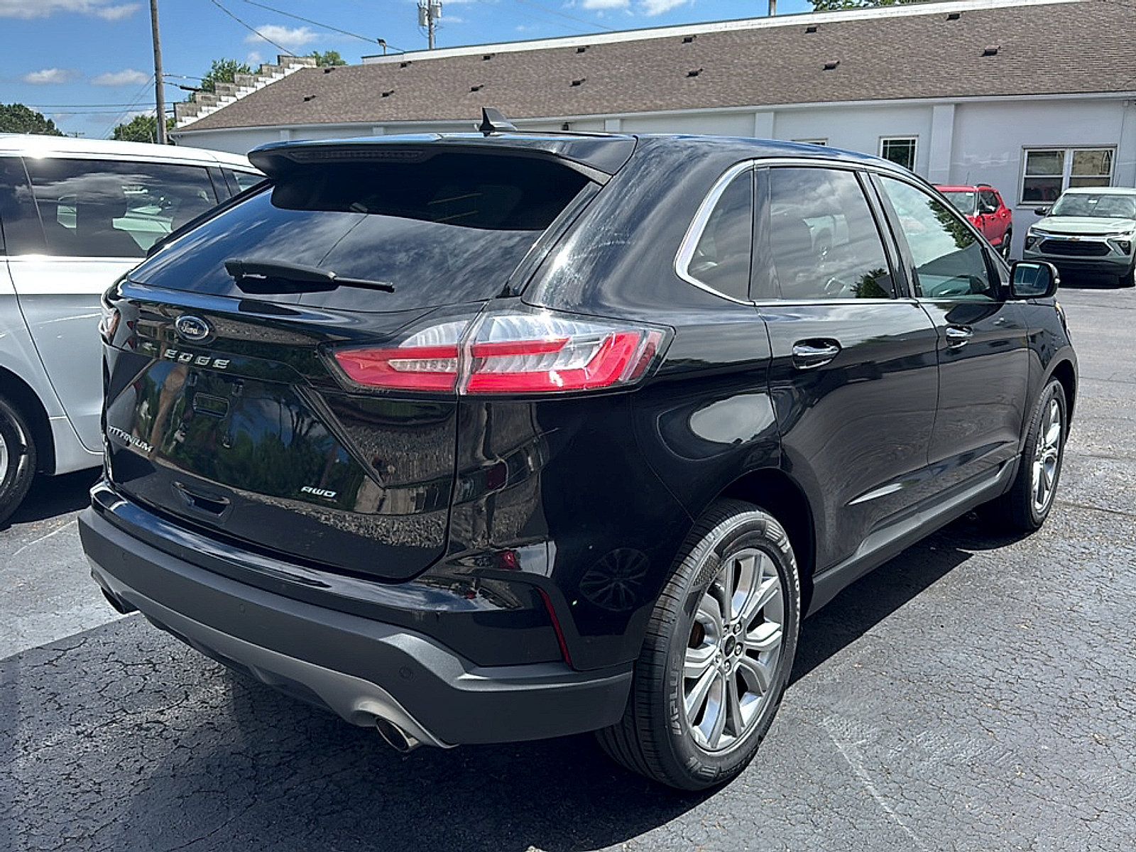 Used 2024 Ford Edge Titanium AWD/4WD image 6