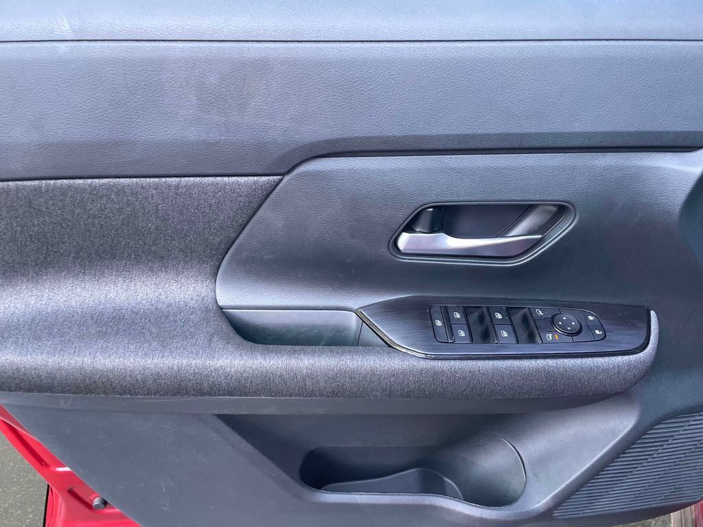 Used 2025 Nissan Kicks SV FWD image 18