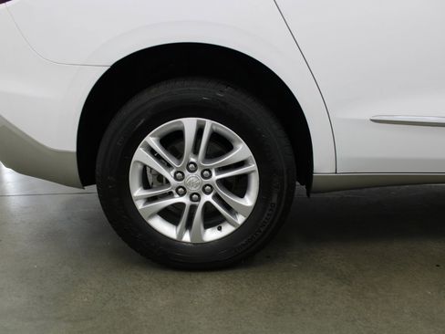 Used 2020 Buick Enclave Essence w/ Sound and Sites Package image 4