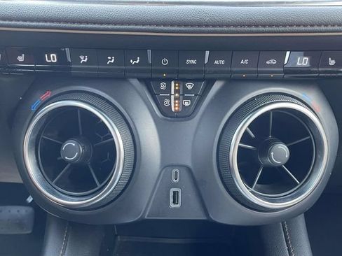 Used 2022 Chevrolet Blazer Premier w/ Enhanced Convenience Package FWD image 28