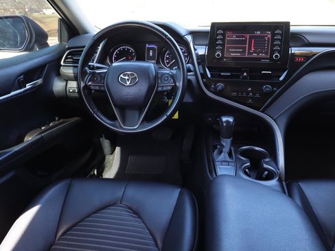 Used 2022 Toyota Camry SE image 18