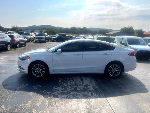 Used 2017 Ford Fusion SE image 8