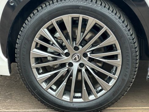 Used 2023 Lexus RZ 450e Premium image 34