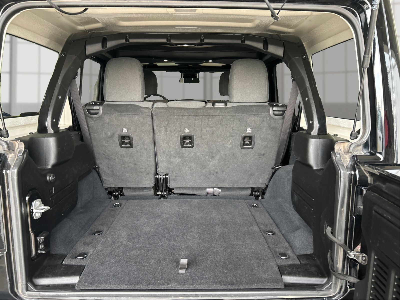 Used 2024 Jeep Wrangler Unlimited Sahara AWD/4WD image 22