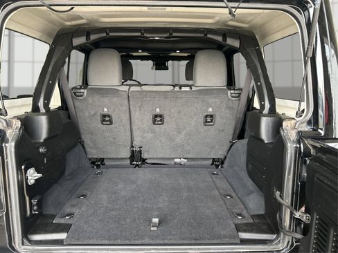 Used 2024 Jeep Wrangler Unlimited Sahara AWD/4WD image 22