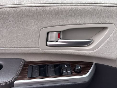 Used 2024 Toyota Sienna XLE image 19