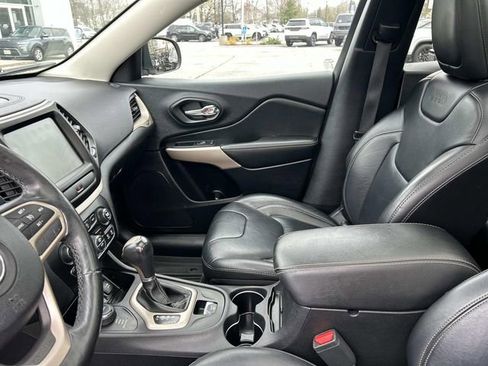 Used 2017 Jeep Cherokee Limited AWD/4WD image 24