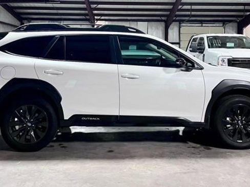 Used 2025 Subaru Outback Onyx Edition XT AWD/4WD image 2