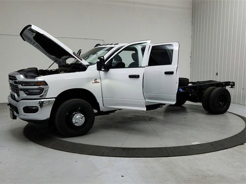 New 2026 RAM 3500 Tradesman w/ Chrome Appearance Group A image 11