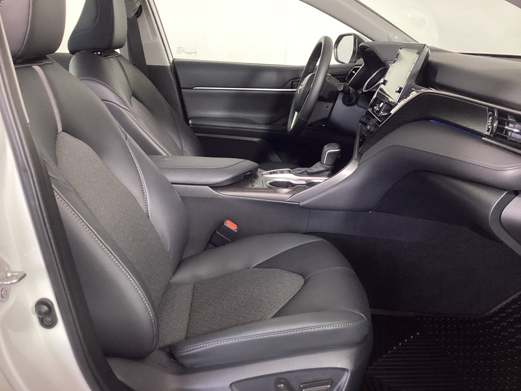 Used 2023 Toyota Camry XLE FWD image 9