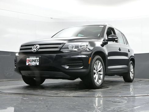 Used 2017 Volkswagen Tiguan Wolfsburg Edition FWD image 43