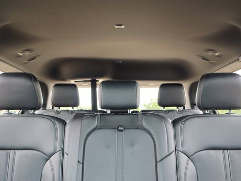 Used 2023 Jeep Wagoneer 4WD image 28