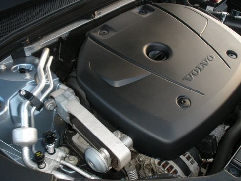 Used 2018 Volvo S90 T5 Momentum image 15