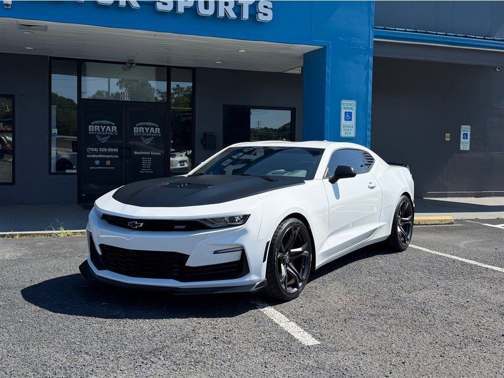 Used 2020 Chevrolet Camaro SS RWD image 2