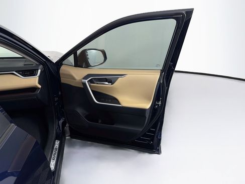 Used 2025 Toyota RAV4 Limited FWD image 35