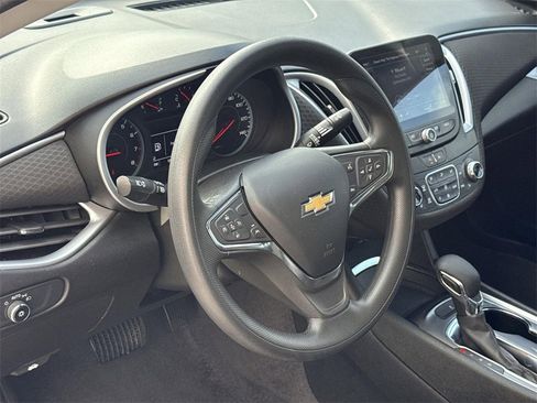 Used 2023 Chevrolet Malibu LT image 9