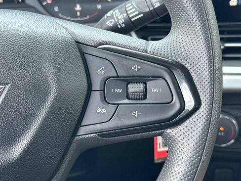 Used 2026 Chevrolet Trax LS FWD image 35