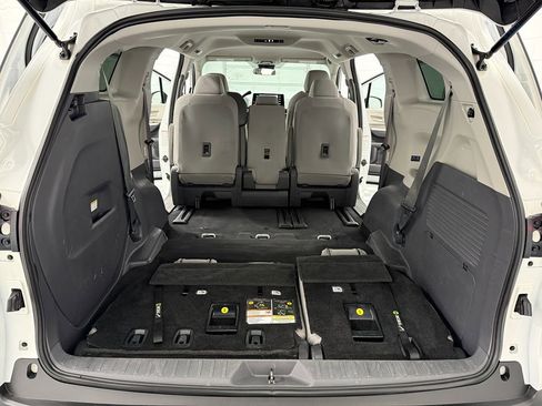 Used 2021 Toyota Sienna LE image 30