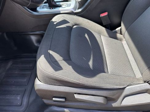 Used 2022 Chevrolet Colorado LT w/ Fleet Safety Package image 9