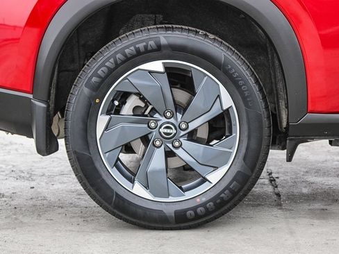 Used 2024 Nissan Rogue SV FWD image 12