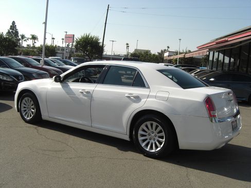 Used 2014 Chrysler 300 image 10