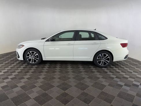 Used 2025 Volkswagen Jetta Sport FWD image 3