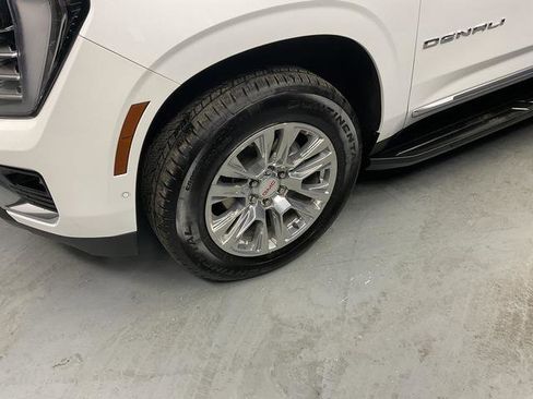 Used 2025 GMC Yukon XL Denali image 3