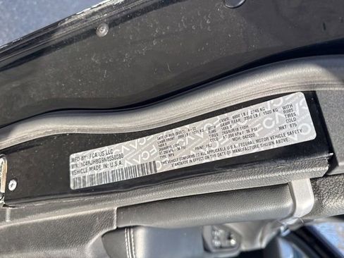 Used 2022 Jeep Grand Cherokee Limited image 31