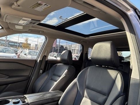 Used 2023 Nissan Rogue SL image 16