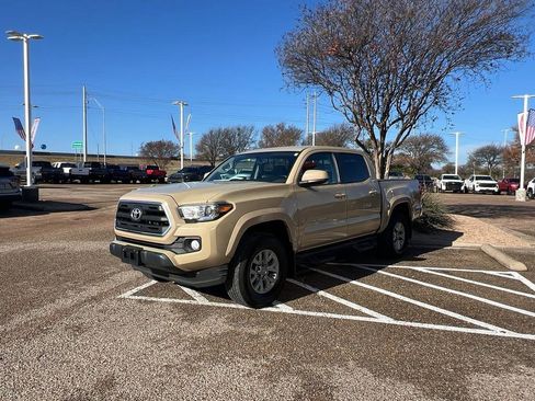 Used 2017 Toyota Tacoma SR5 image 2