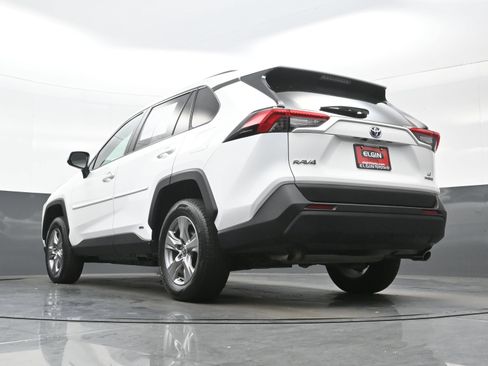Used 2024 Toyota RAV4 LE AWD/4WD image 28