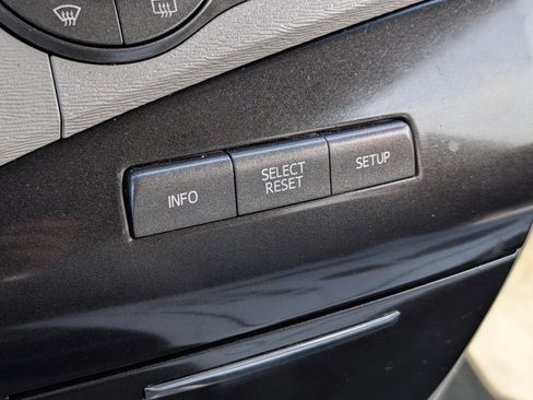 Used 2014 Toyota Sienna LE FWD image 28