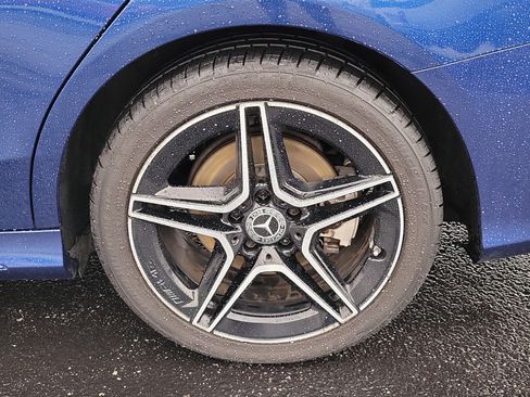 Used 2019 Mercedes-Benz C 300 4MATIC Sedan image 5