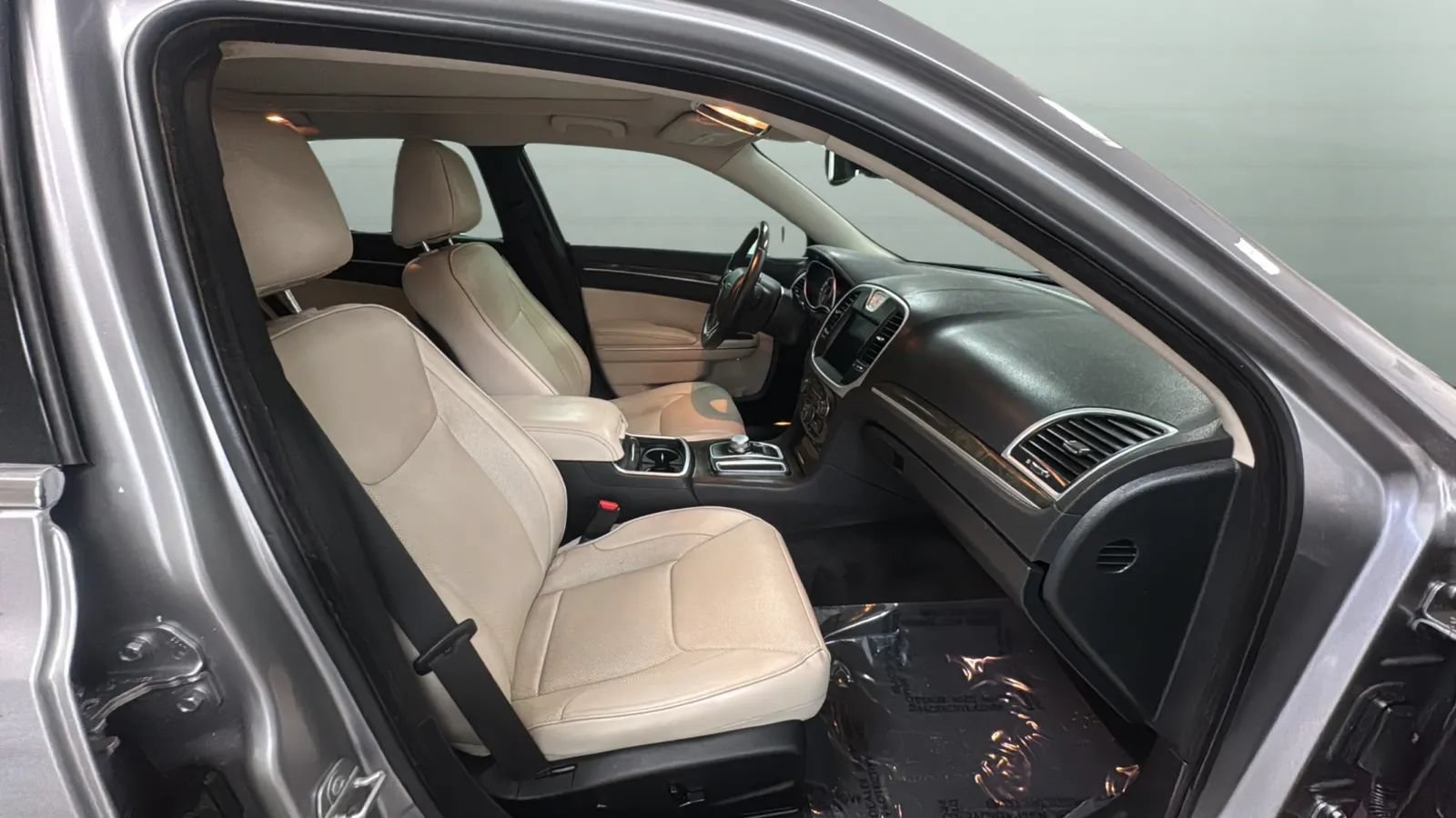 Used 2018 Chrysler 300 Limited w/ Safetytec Plus Group AWD/4WD image 25