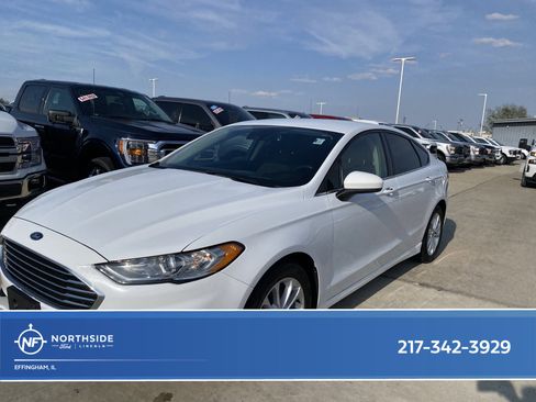 Used 2019 Ford Fusion SE image 1