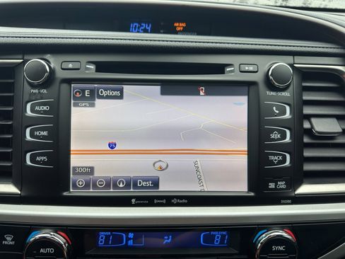 Used 2019 Toyota Highlander XLE image 19