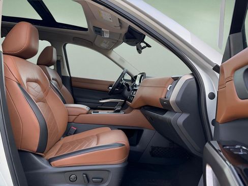 Certified 2025 Nissan Pathfinder Platinum w/ Cargo Package image 14