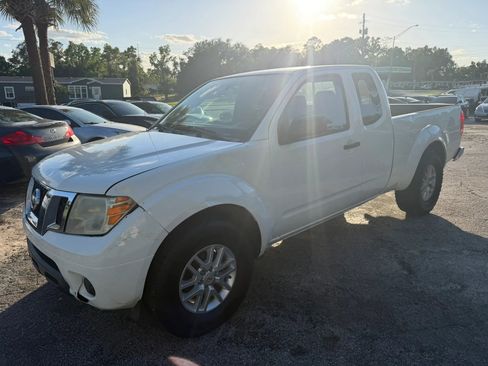 Used 2019 Nissan Frontier SV image 3