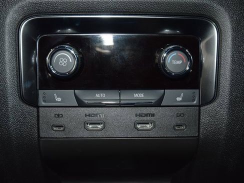 New 2025 Chevrolet Suburban Premier image 43