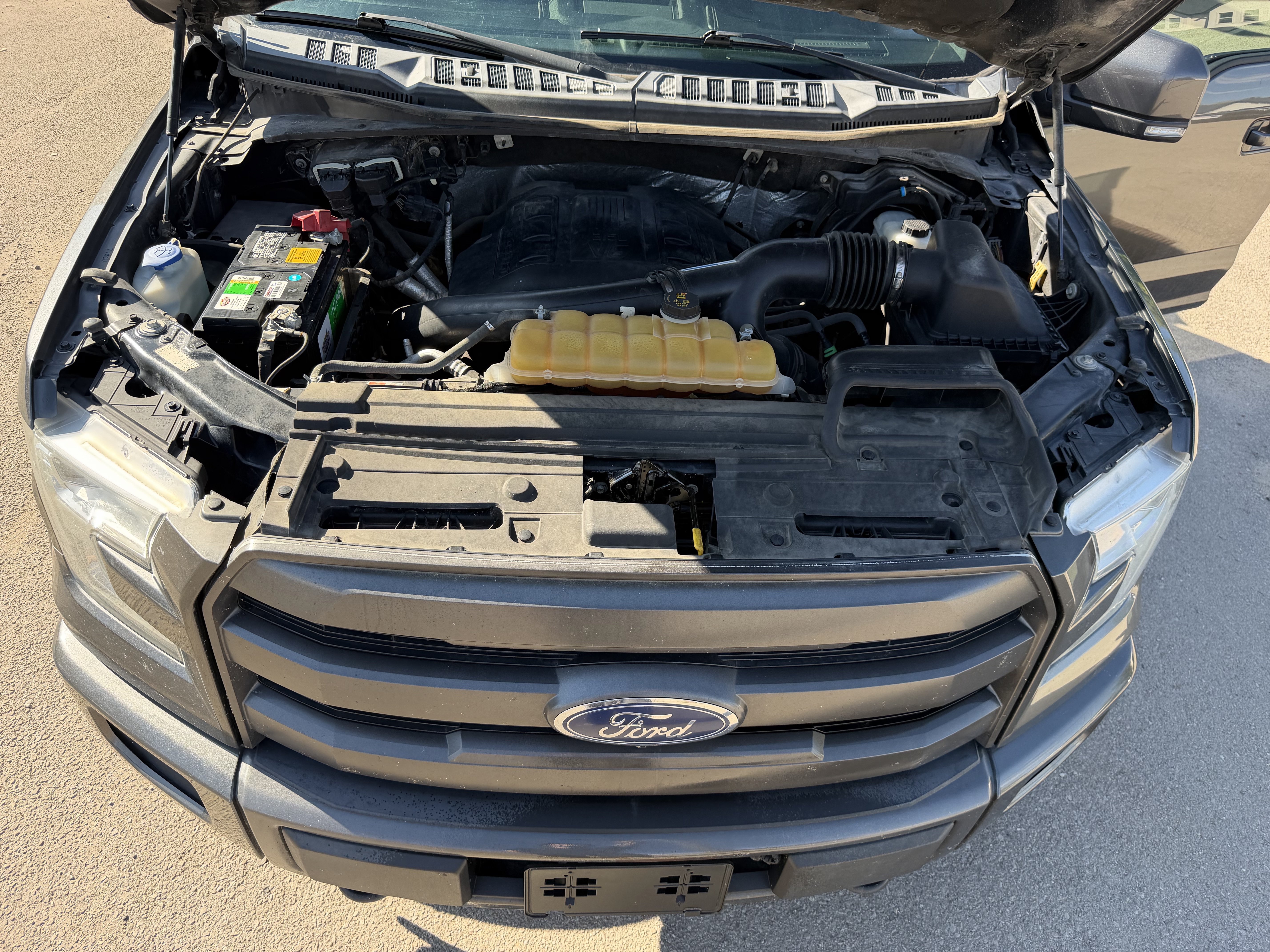 Used 2015 Ford F150 Lariat w/ Equipment Group 502A Luxury AWD/4WD image 24