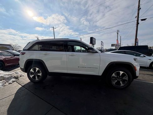 Used 2022 Jeep Grand Cherokee Limited 4xe w/ Luxury Tech Group II image 15