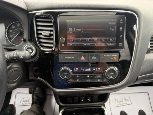 Used 2018 Mitsubishi Outlander AWD image 14