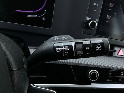 Used 2025 Kia Sportage LX image 34