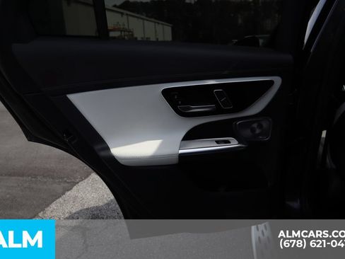 Used 2025 Mercedes-Benz GLC 300 4MATIC w/ AMG Line image 21